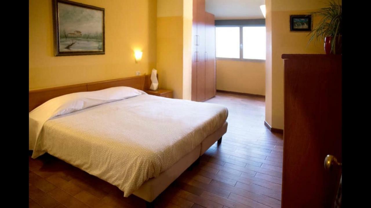 La Lanterna Hotel Colorno Buitenkant foto